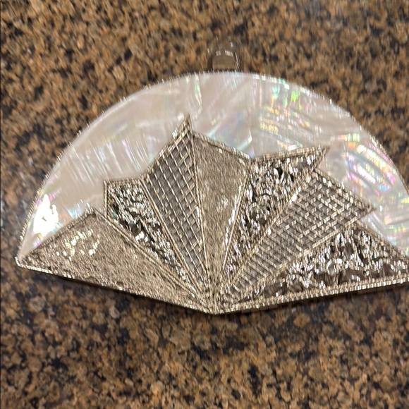 Accessories - Vintage Inspired Shell Clutch with Crystal Clasps - Mother of Pearl silver